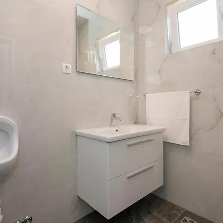 Awesome In With Kitchen Σπίτι διακοπών Veliki Prolog